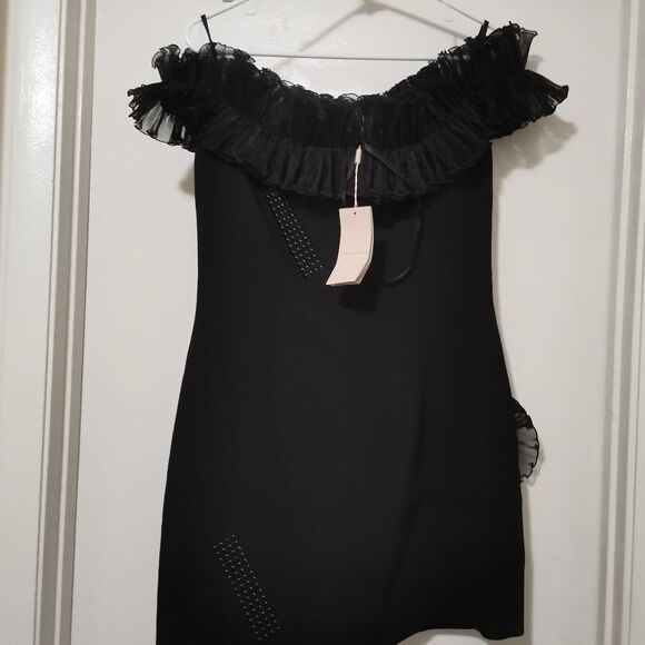 Christopher Kane Off The Shoulder Frill Dress. - Picture 3 of 9